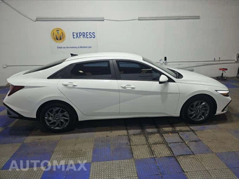 2024 Hyundai Elantra SEL - miniatura 4