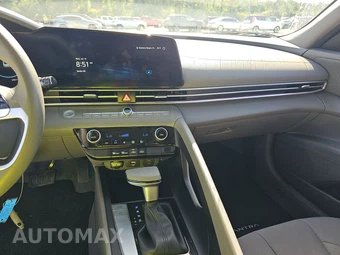 2024 Hyundai Elantra SEL - miniatura 11