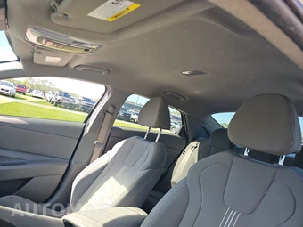 2024 Hyundai Elantra SEL - miniatura 18