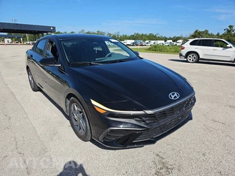 2024 Hyundai Elantra SEL - miniatura 3