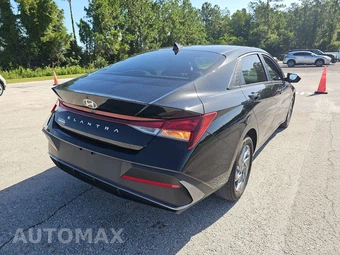 2024 Hyundai Elantra SEL - miniatura 4