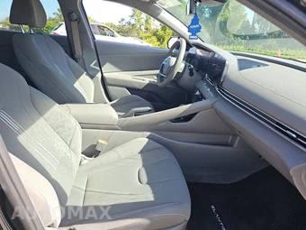 2024 Hyundai Elantra SEL - miniatura 8