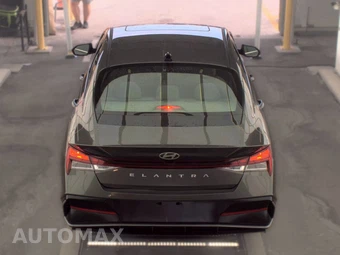 2024 Hyundai Elantra SEL - miniatura 5