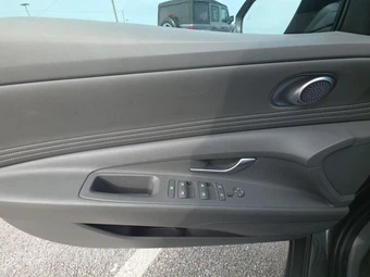 2024 Hyundai Elantra SEL - miniatura 9