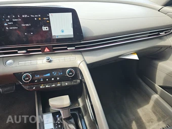 2024 Hyundai Elantra SEL – miniatura 11