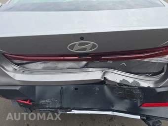 2024 Hyundai Elantra SEL – miniatura 16