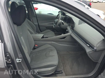 2024 Hyundai Elantra SEL – miniatura 8