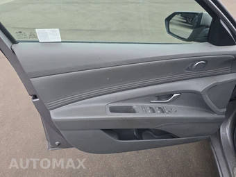 2024 Hyundai Elantra SEL – miniatura 9