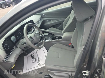 2024 Hyundai Elantra SEL - miniatura 7