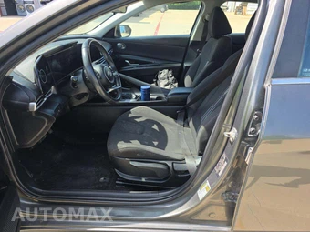 2024 Hyundai Elantra SEL - miniatura 3