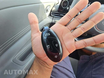 2024 Hyundai Elantra SEL - miniatura 5