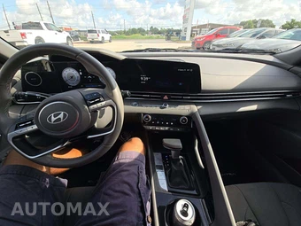 2024 Hyundai Elantra SEL - miniatura 7