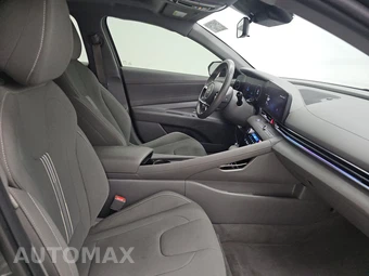 2024 Hyundai Elantra SEL – miniatura 8