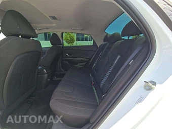 2024 Hyundai Elantra SEL - miniatura 10