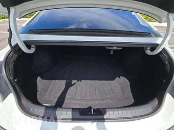 2024 Hyundai Elantra SEL - miniatura 11