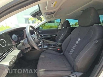 2024 Hyundai Elantra SEL - miniatura 3