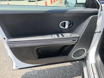 2024 Hyundai IONIQ 5 Limited - miniatura 9