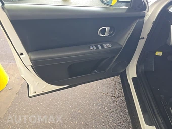 2024 Hyundai IONIQ 5 SE - miniatura 9