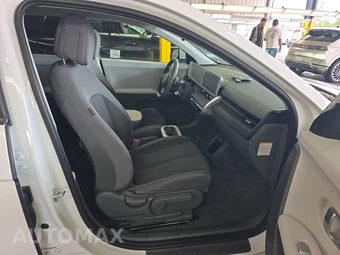 2024 Hyundai IONIQ 5 SE - miniatura 8