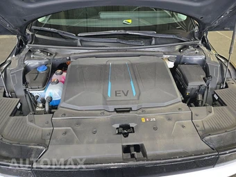 2024 Hyundai IONIQ 5 SE - miniatura 15