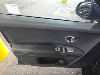 2024 Hyundai IONIQ 5 SE - miniatura 9