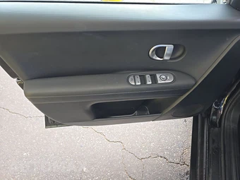 2024 Hyundai IONIQ 5 SE - miniatura 9