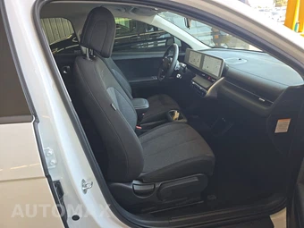 2024 Hyundai IONIQ 5 SE - miniatura 8