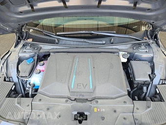 2024 Hyundai IONIQ 5 SE - miniatura 15