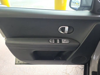 2024 Hyundai IONIQ 5 SE - miniatura 9