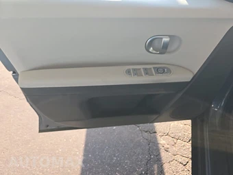 2024 Hyundai IONIQ 5 SE - miniatura 9