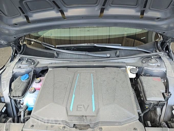 2024 Hyundai IONIQ 5 SE - miniatura 15