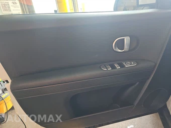 2024 Hyundai IONIQ 5 SE - miniatura 9