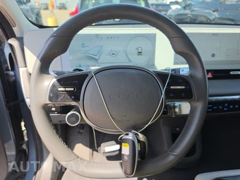 2024 Hyundai IONIQ 5 SE - miniatura 10
