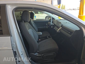 2024 Hyundai IONIQ 5 SE Standard Range - miniatura 8