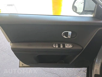 2024 Hyundai IONIQ 5 SE Standard Range - miniatura 9