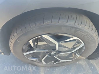2024 Hyundai IONIQ 5 SE Standard Range - miniatura 17