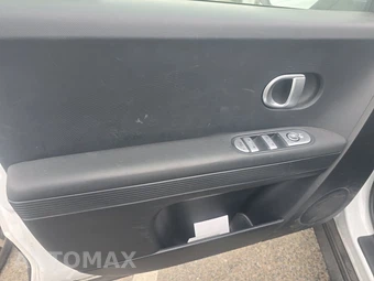 2024 Hyundai IONIQ 5 SE Standard Range - miniatura 9