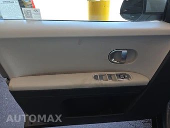2024 Hyundai IONIQ 5 SE Standard Range - miniatura 9