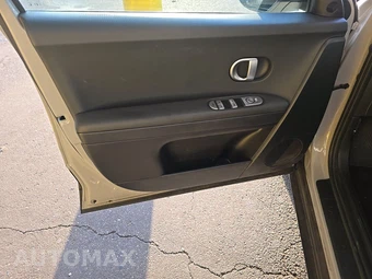 2024 Hyundai IONIQ 5 SE Standard Range - miniatura 9