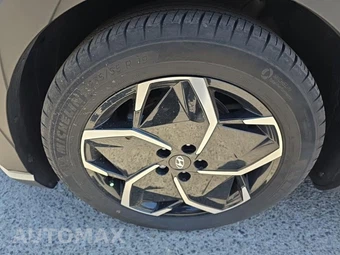 2024 Hyundai IONIQ 5 SE Standard Range - miniatura 17