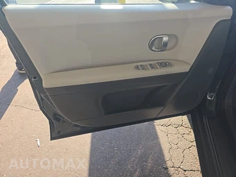2024 Hyundai IONIQ 5 SE Standard Range - miniatura 9