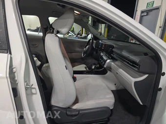 2024 Hyundai Kona SE - miniatura 8