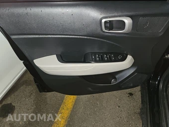 2024 Hyundai Venue SEL – miniatura 9