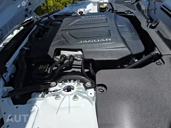 2024 Jaguar F-TYPE P450 75 Coupe - miniatura 20