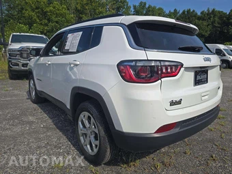 2024 Jeep Compass Latitude - miniatura 2