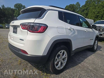 2024 Jeep Compass Latitude - miniatura 3