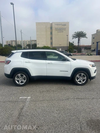 2024 Jeep Compass Latitude - miniatura 6