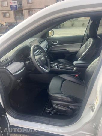 2024 Jeep Compass Latitude - miniatura 9