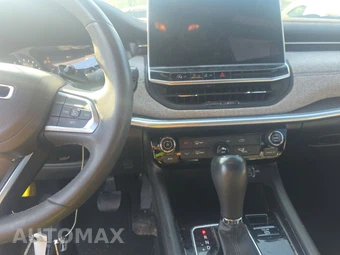2024 Jeep Compass Latitude - miniatura 11
