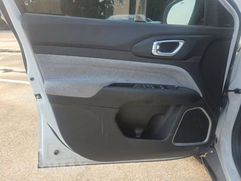 2024 Jeep Compass Latitude - miniatura 9
